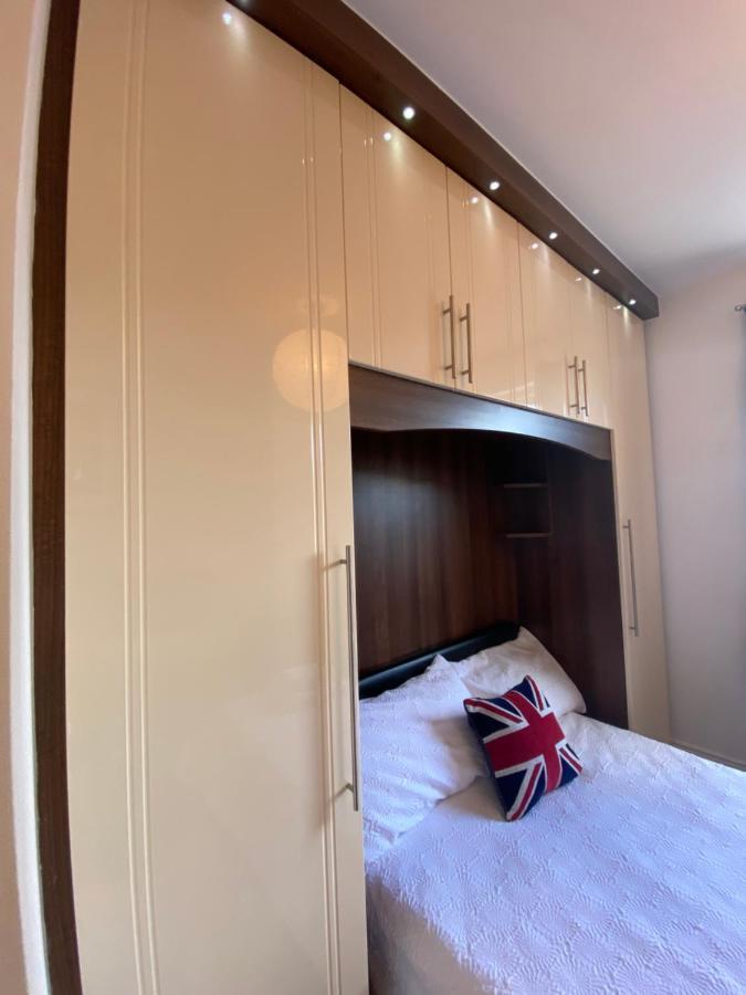 Notting Hill Next Door Bedroom In The Share Flat Londra Exterior foto