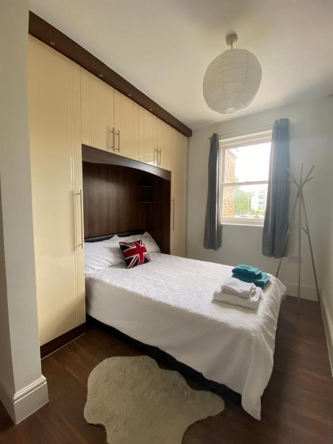 Notting Hill Next Door Bedroom In The Share Flat Londra Exterior foto