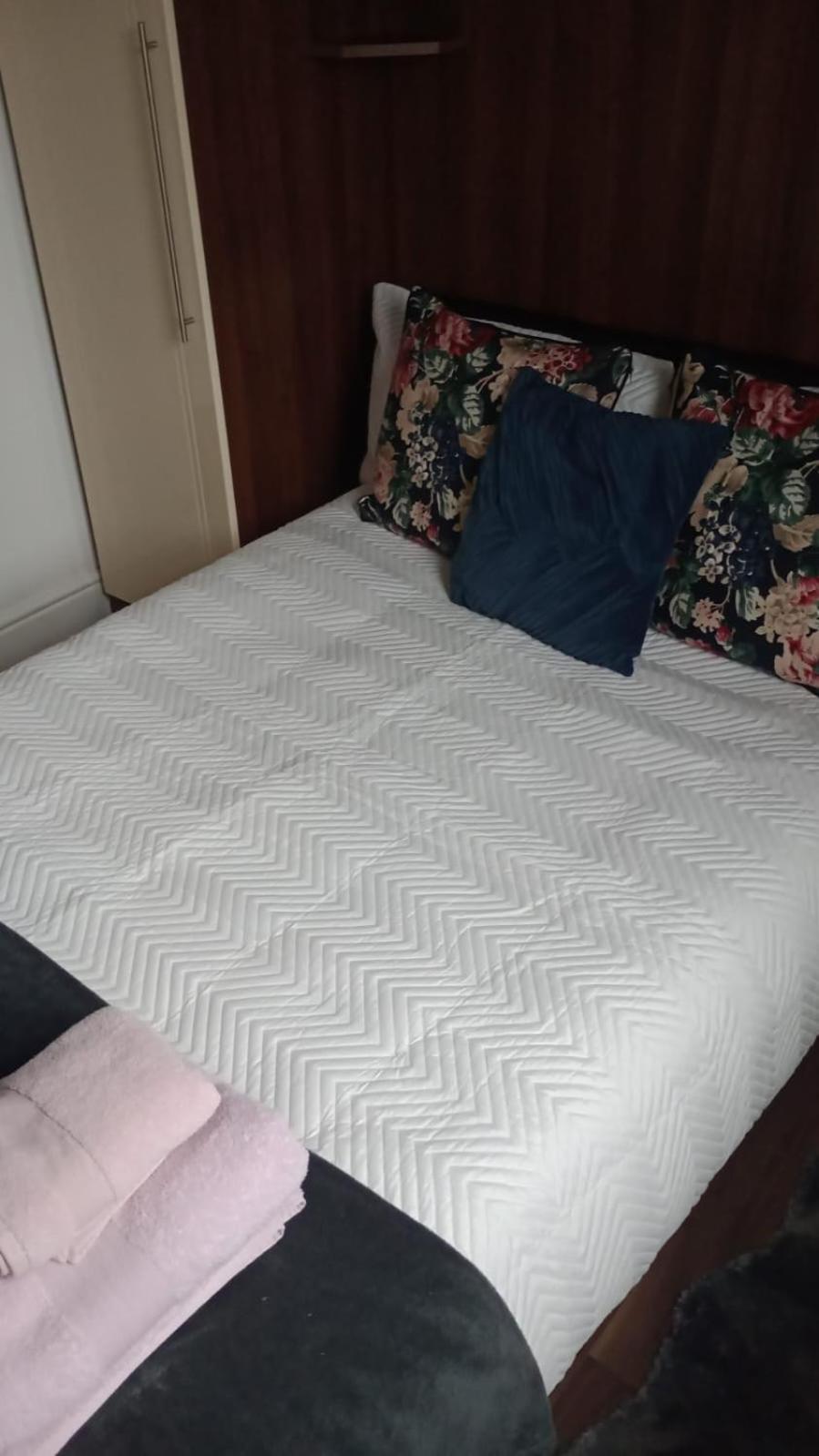 Notting Hill Next Door Bedroom In The Share Flat Londra Exterior foto